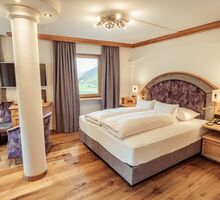 Schönes gemütliches Doppelbettzimmer im Hotel Neuhintertux in Tirol