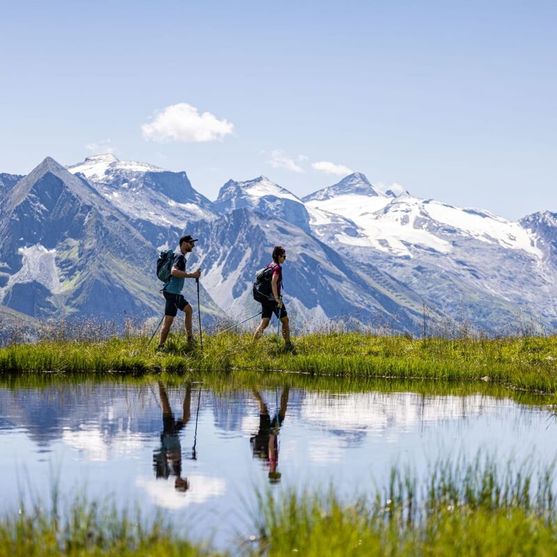 Genießen Sie einen Wanderurlaub im Hotel Neuhintertux und entdecken Sie das unvergleichliche Bergpanorama Tirols