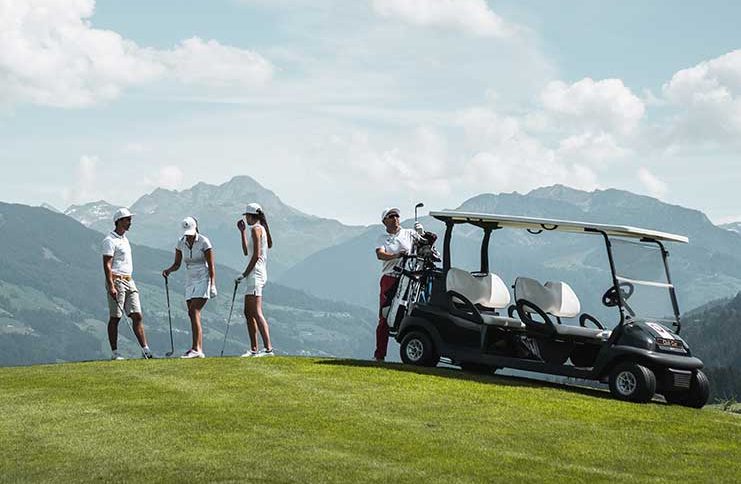 Golfer vom Neuhintertux bei einer Golfpartie im Zillertal