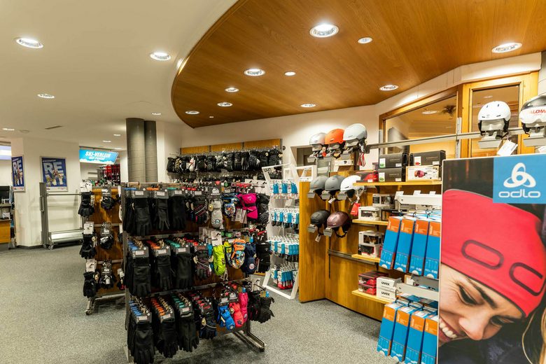 Blick auf den Intersport Hintertux-Shop im Hotel Neuhintertux