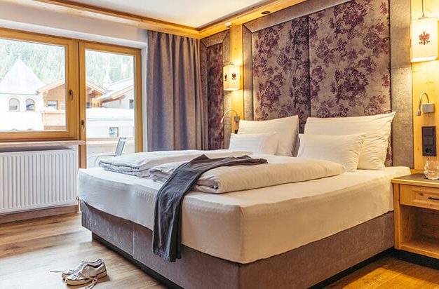 Gemütliches Doppelzimmer im Hotel Neuhintertux im Zillertal