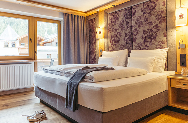 Gemütliches Doppelzimmer im Hotel Neuhintertux im Zillertal