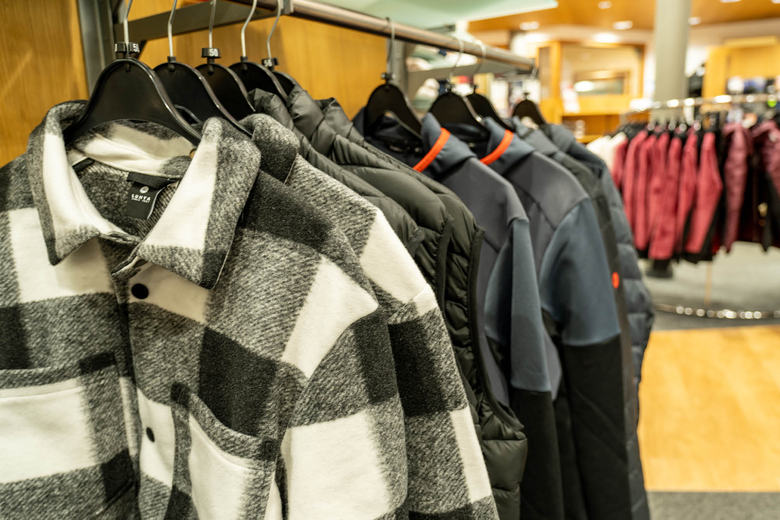 Mode im Intersport Hintertux Große Modeauswahl im Intersport Hintertux